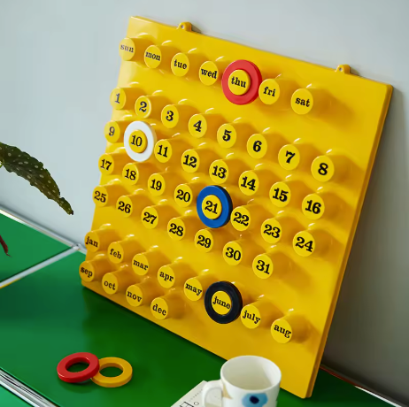 Creative RingAdate Retro Calendar