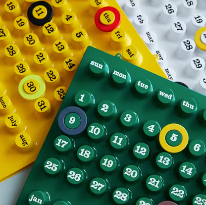 Creative RingAdate Retro Calendar